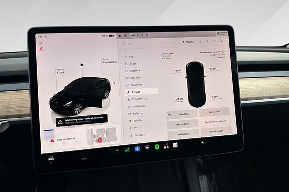 Tesla Model Y 9 of 22