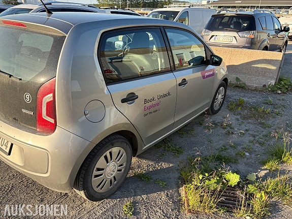 Volkswagen UP! 4 of 6