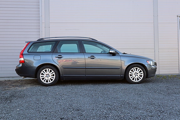 Volvo V50 4 of 18