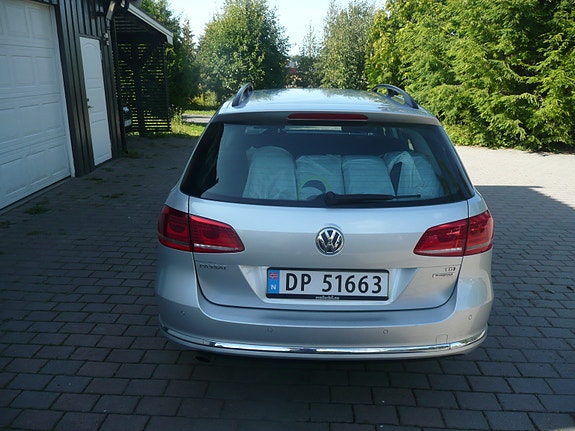 Volkswagen Passat 10 of 26