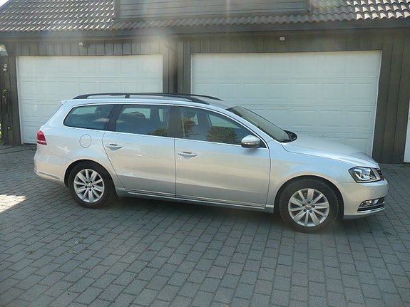 Volkswagen Passat 2 of 26