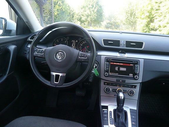 Volkswagen Passat 15 of 26