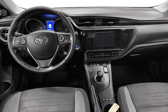 Toyota Auris 9 of 16