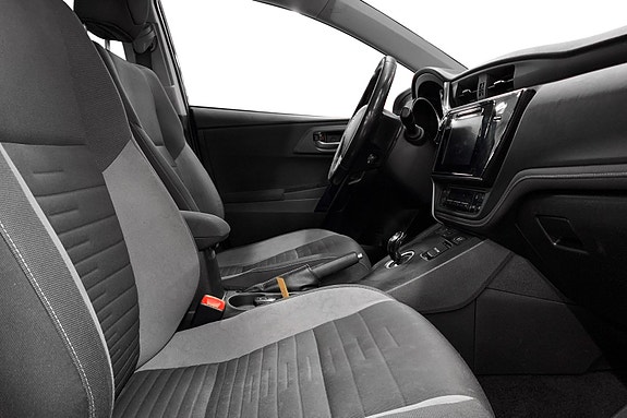 Toyota Auris 11 of 16
