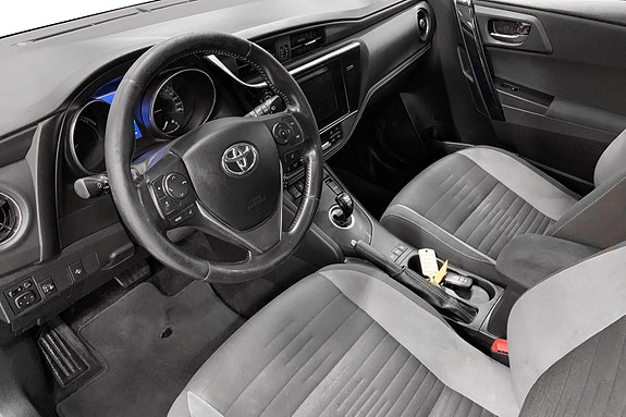 Toyota Auris 8 of 16