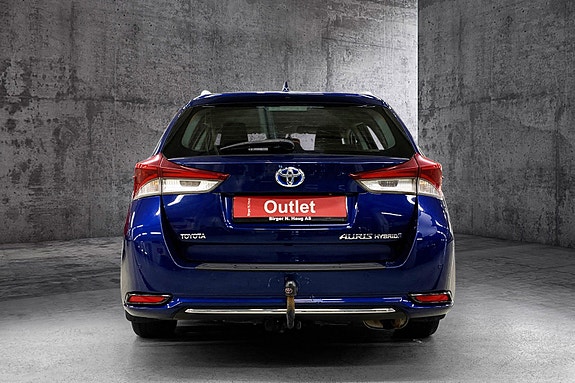 Toyota Auris 7 of 16