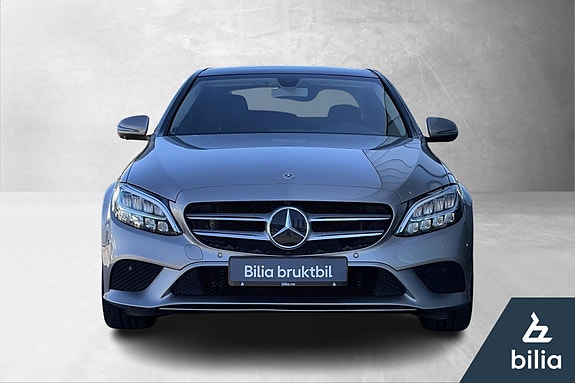 Mercedes-Benz C200 2 of 12