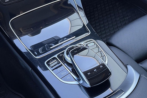 Mercedes-Benz C200 9 of 12
