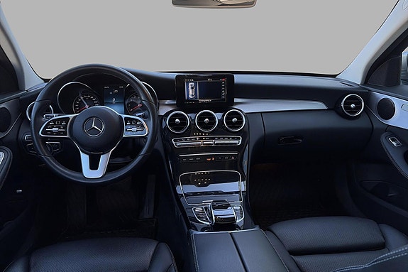 Mercedes-Benz C200 10 of 12