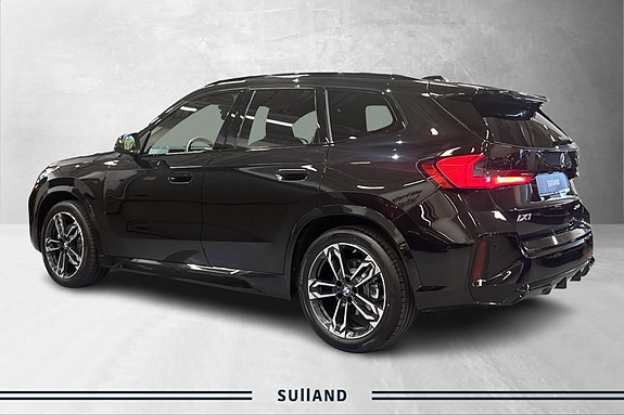BMW iX1 4 of 30