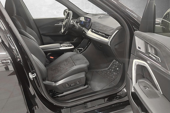 BMW iX1 19 of 30