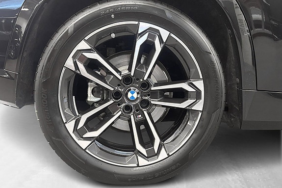 BMW iX1 10 of 30