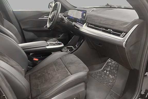 BMW iX1 18 of 30