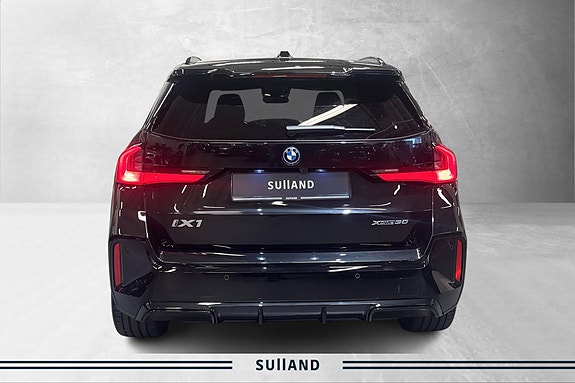 BMW iX1 7 of 30