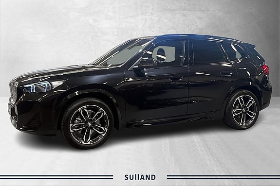 BMW iX1 2 of 30