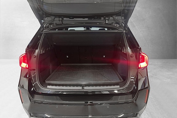 BMW iX1 8 of 30