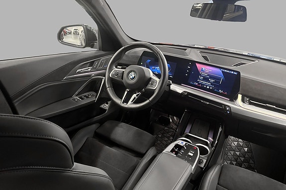 BMW iX1 11 of 30