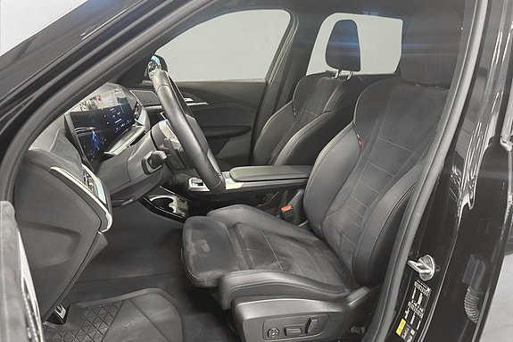 BMW iX1 12 of 30