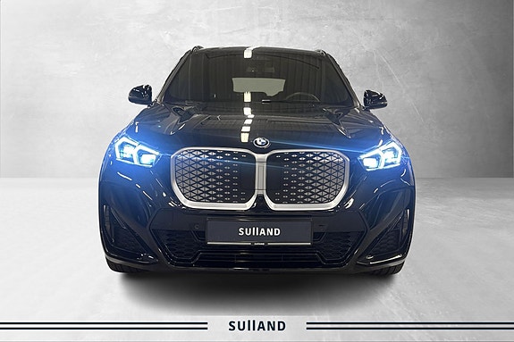 BMW iX1 5 of 30