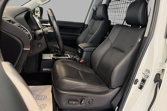 Toyota Land Cruiser 11 of 27