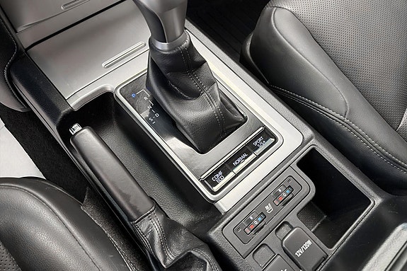 Toyota Land Cruiser 22 of 27