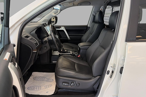 Toyota Land Cruiser 10 of 27