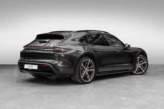 Porsche Taycan Cross Turismo 7 of 30
