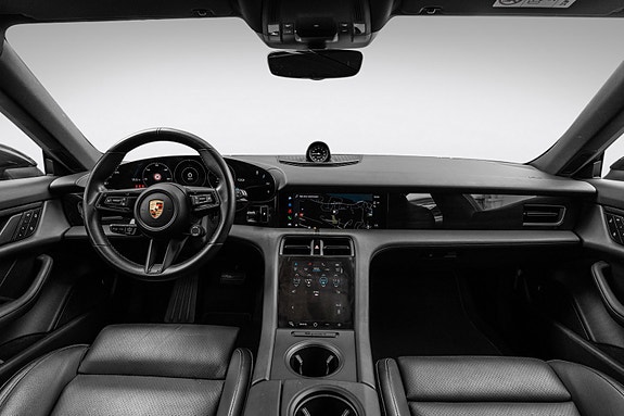 Porsche Taycan Cross Turismo 18 of 30