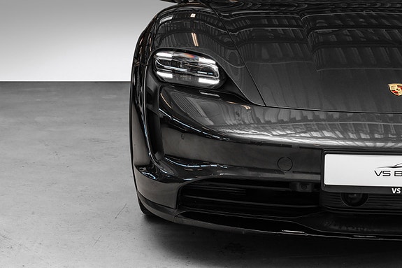 Porsche Taycan Cross Turismo 4 of 30