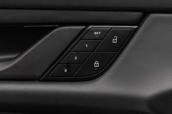 Porsche Taycan Cross Turismo 15 of 30