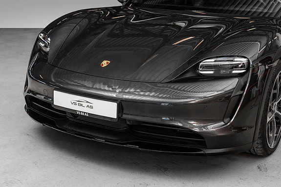 Porsche Taycan Cross Turismo 2 of 30