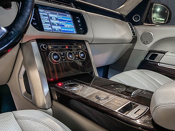 Land Rover Range Rover 14 of 30