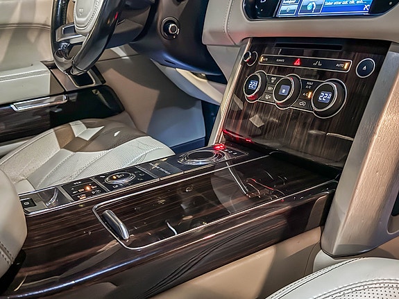 Land Rover Range Rover 18 of 30