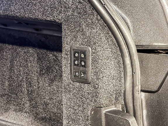 Land Rover Range Rover 30 of 30