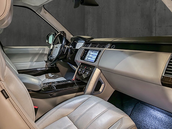 Land Rover Range Rover 17 of 30