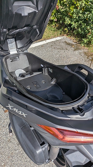 Yamaha X-Max 300 14 of 29