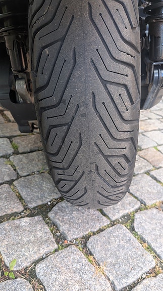 Yamaha X-Max 300 25 of 29