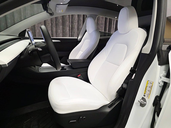 Tesla Model Y 12 of 30