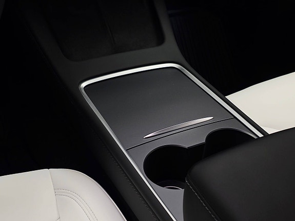 Tesla Model Y 20 of 30