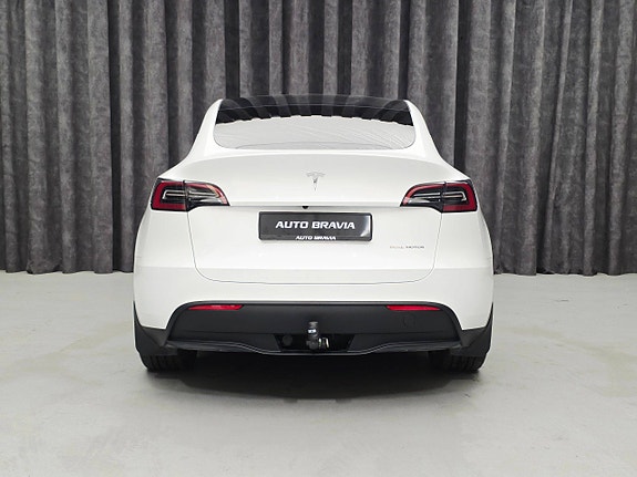 Tesla Model Y 6 of 30