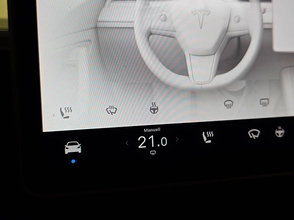 Tesla Model Y 27 of 30