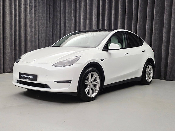 Tesla Model Y 3 of 30