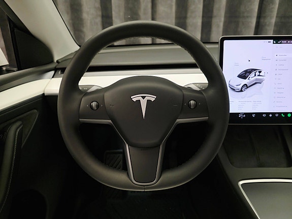 Tesla Model Y 19 of 30