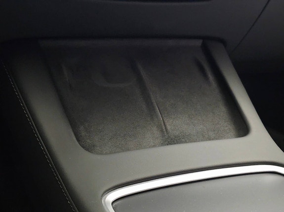 Tesla Model Y 22 of 30