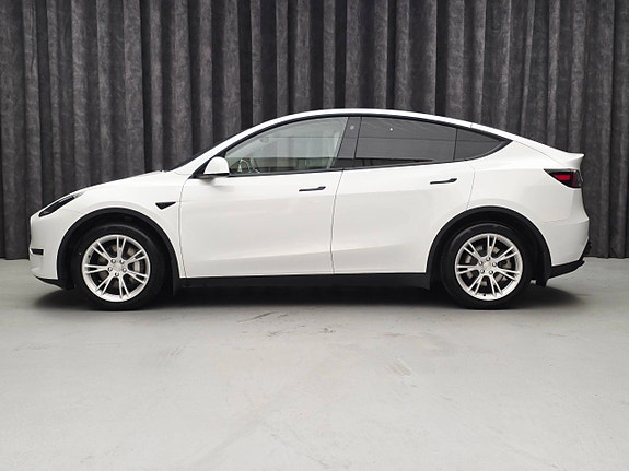 Tesla Model Y 4 of 30