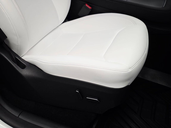 Tesla Model Y 15 of 30