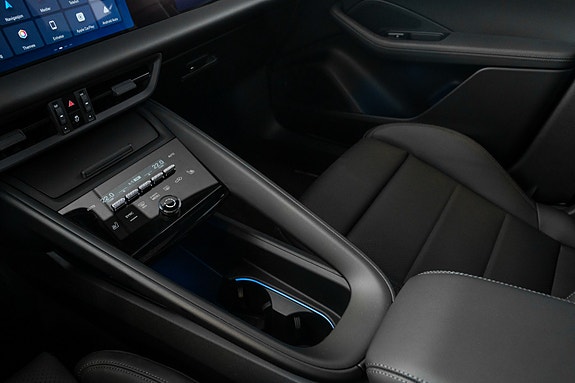 Porsche Macan 4 13 of 24
