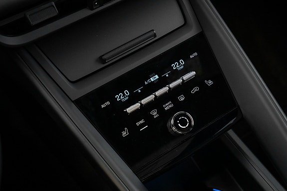 Porsche Macan 4 20 of 24