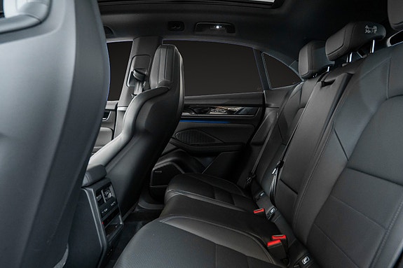 Porsche Macan 4 11 of 24