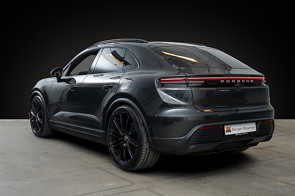 Porsche Macan 4 7 of 24